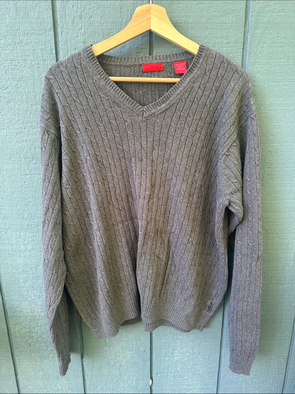 Izod Men's Charcoal Ribbed V-Neck Sweater